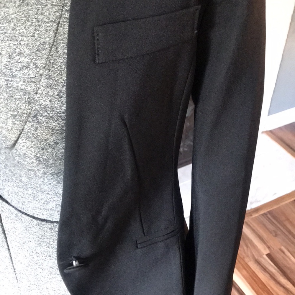 Blazer - Picture 3 of 5